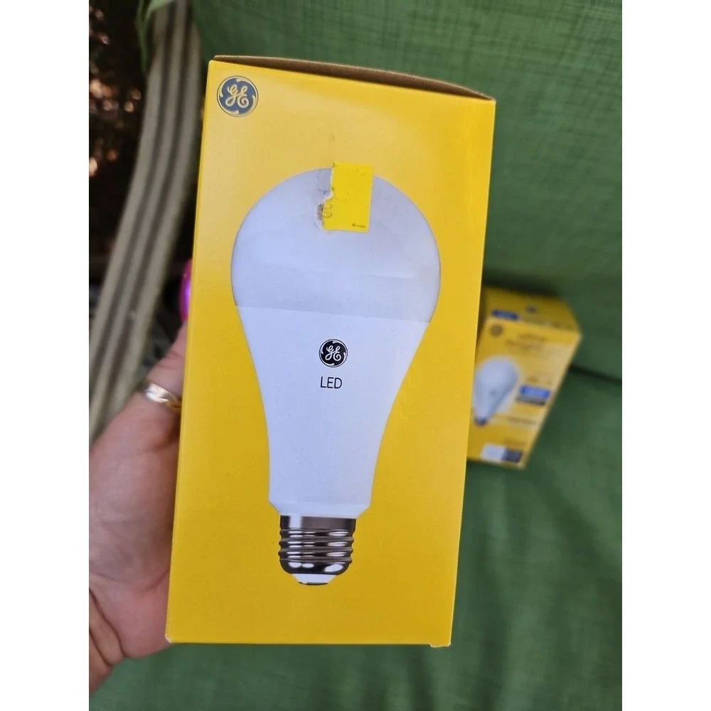 2GE Ultra Bright LED A21 Light Bulbs 150w Daylight Dimmable Medium Base 93129363